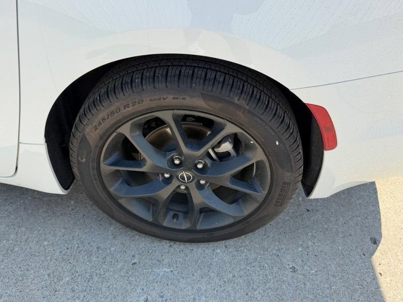 Used 2025 Chrysler Pacifica Limited FWD image 7