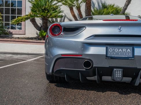 Used 2018 Ferrari 488 GTB image 12