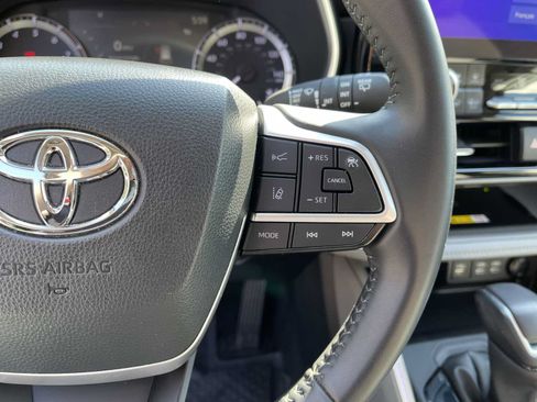 Certified 2024 Toyota Highlander XLE AWD/4WD image 24
