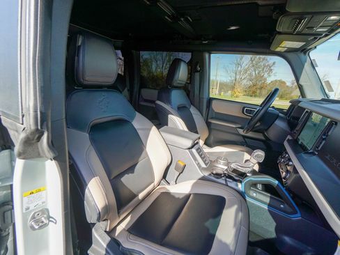 Used 2023 Ford Bronco Wildtrak image 30