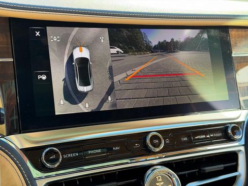 Used 2025 Bentley Flying Spur Plug-In Hybrid AWD/4WD image 21