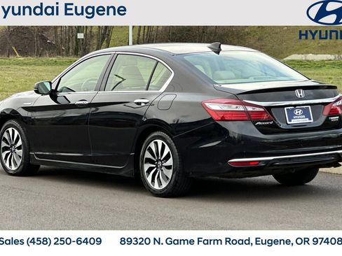 Used 2017 Honda Accord Touring image 6