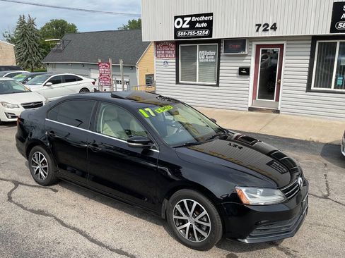 Used 2017 Volkswagen Jetta SE FWD image 3
