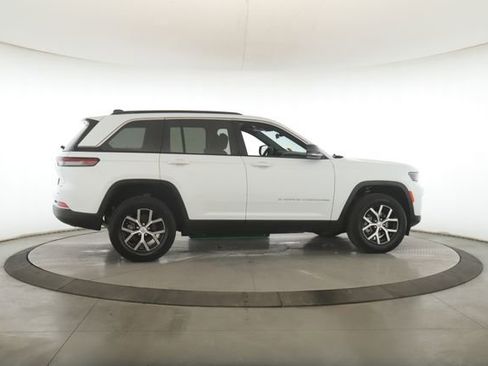 Used 2025 Jeep Grand Cherokee Limited image 6