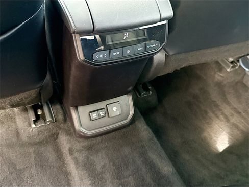 Used 2021 Toyota Highlander Limited image 27