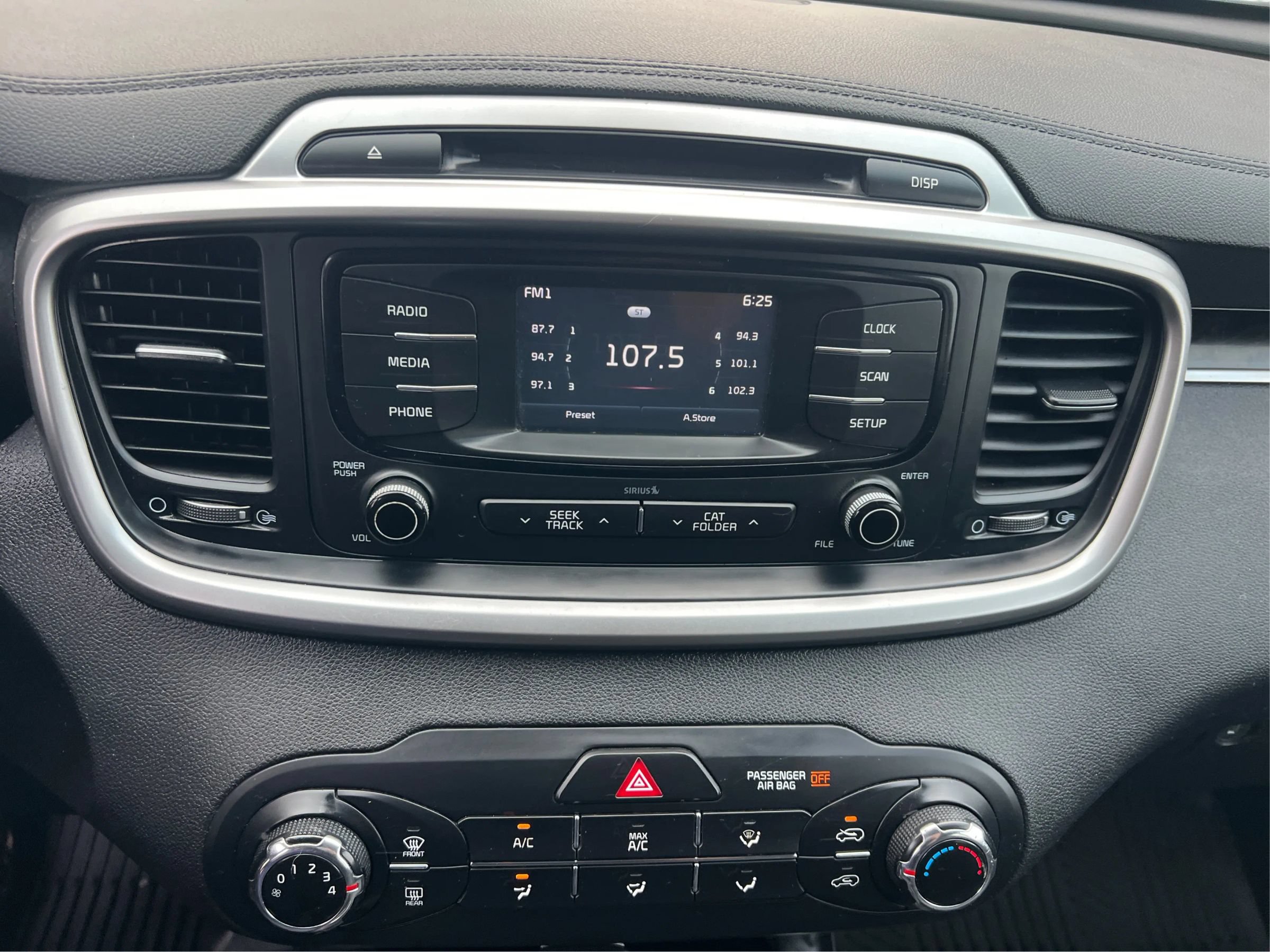 Used 2017 Kia Sorento AWD image 15