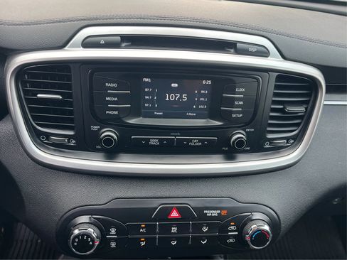 Used 2017 Kia Sorento AWD image 15