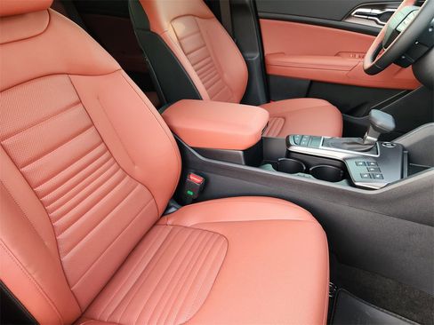 New 2026 Kia Sportage SX image 10