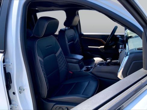Used 2023 GMC Canyon Denali AWD/4WD image 8
