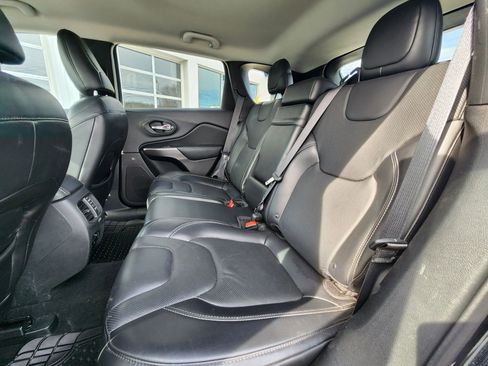 Used 2019 Jeep Cherokee Limited image 39