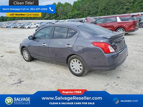 Used 2015 Nissan Versa SV w/ SV Tech Package FWD image 3