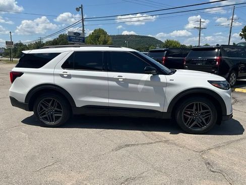 Used 2025 Ford Explorer ST-Line w/ Premium Package RWD image 3