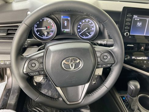 Used 2022 Toyota Camry SE image 11