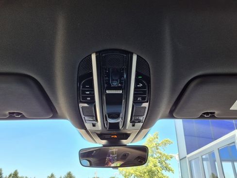 Used 2020 Porsche Cayenne AWD/4WD image 19