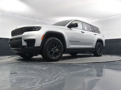 Used 2024 Jeep Grand Cherokee L Laredo image 53