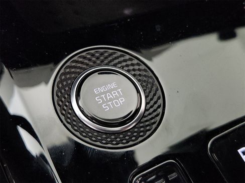 Certified 2024 Kia Niro SX Touring image 39