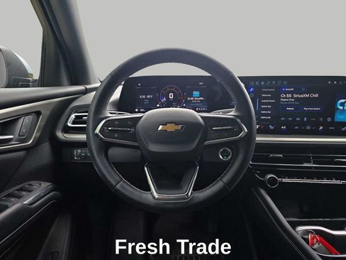 Used 2025 Chevrolet Traverse LT FWD image 13