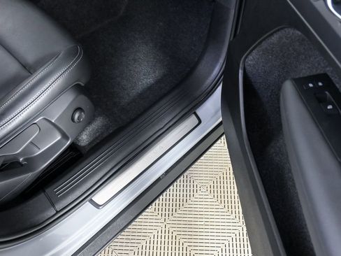 Certified 2025 Volvo XC40 B5 Core image 26