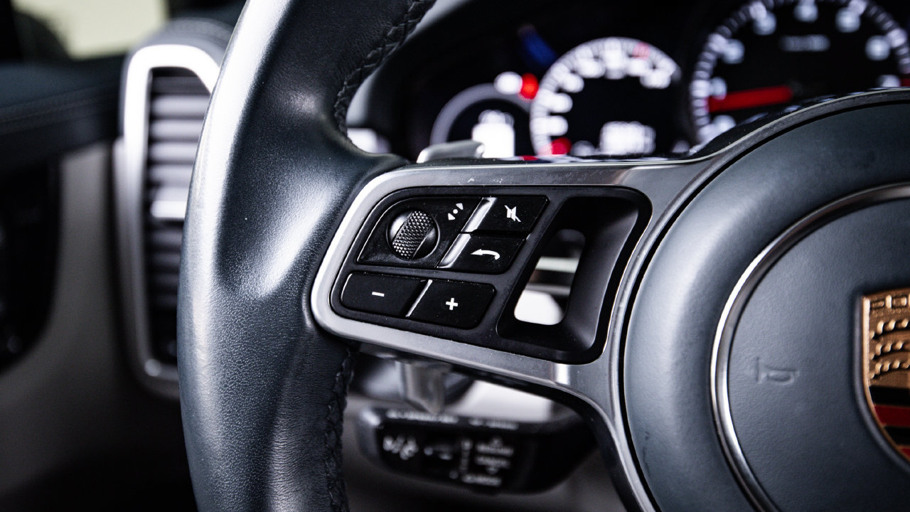 Certified 2022 Porsche Cayenne Coupe AWD/4WD image 17