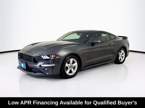 Used 2018 Ford Mustang Coupe RWD image 3