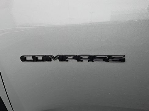 Used 2022 Jeep Compass Latitude image 29