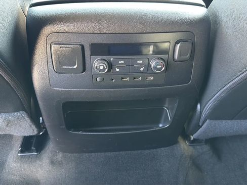 Used 2018 Chevrolet Suburban Premier AWD/4WD image 29
