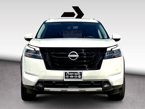 Used 2024 Nissan Pathfinder SL w/ SL Premium Package FWD image 3