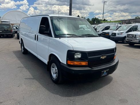 Used 2017 Chevrolet Express 3500 Extended image 11