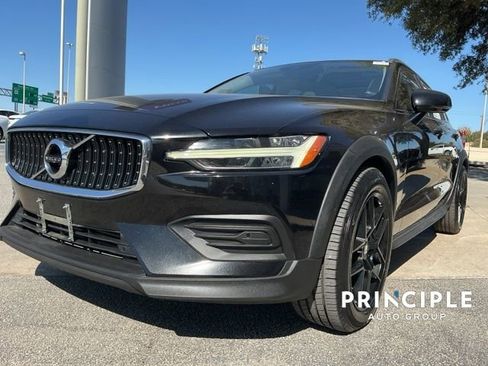 Used 2020 Volvo V60 T5 Cross Country image 6