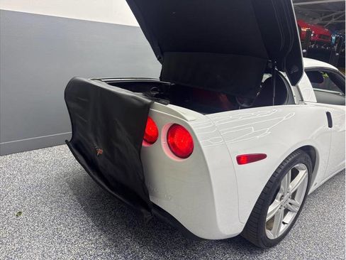 Used 2009 Chevrolet Corvette Coupe w/ Preferred Equipment Group RWD image 17