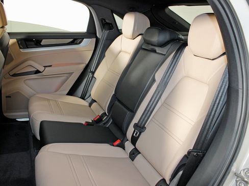 New 2026 Porsche Cayenne Coupe image 35