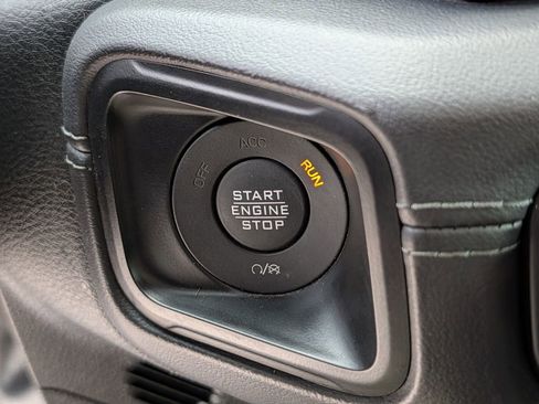 Used 2024 Jeep Gladiator Sport AWD/4WD image 18
