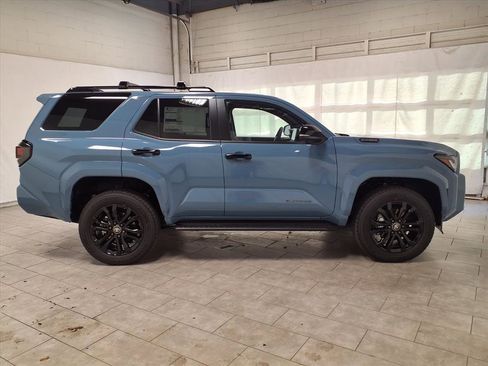 New 2025 Toyota 4Runner 4WD image 10
