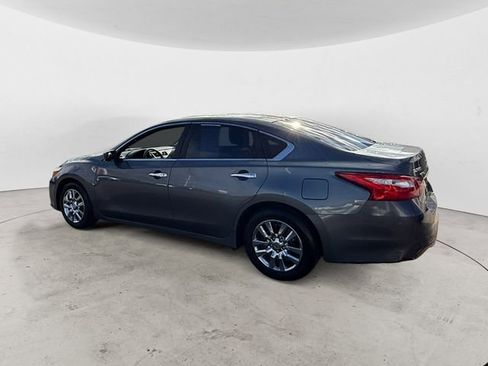 Used 2016 Nissan Altima 2.5 S w/ Power Driver Seat Package image 3