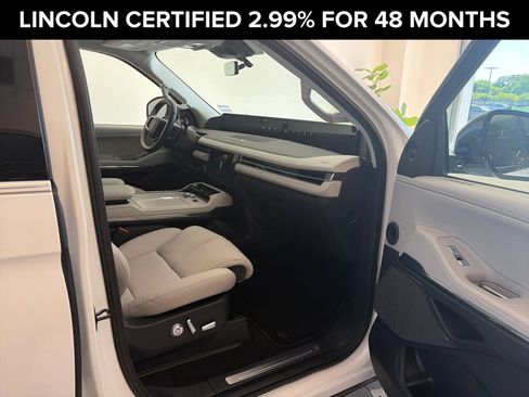 Certified 2026 Lincoln Navigator Reserve AWD/4WD image 6