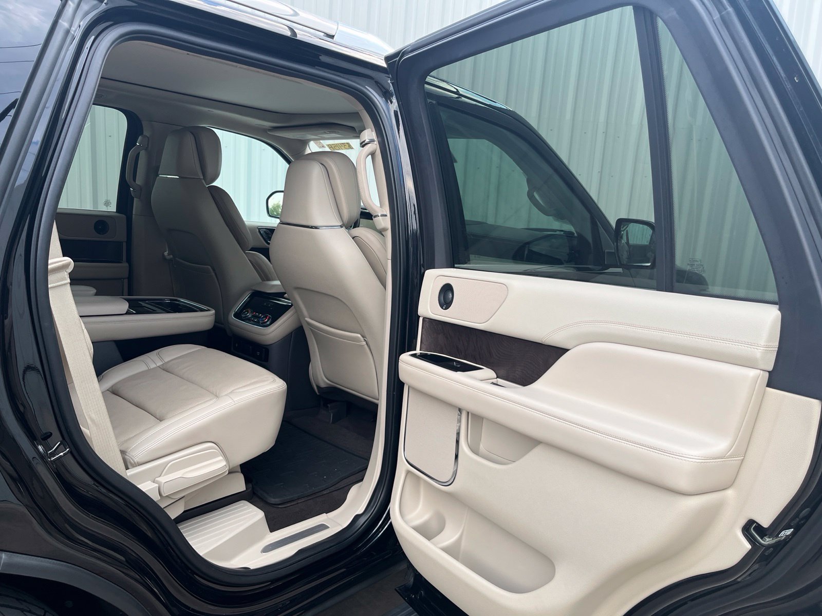 Used 2020 Lincoln Navigator Reserve w/ Equipment Group 201A Reserve AWD/4WD image 14