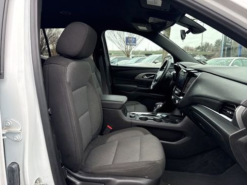 Used 2023 Chevrolet Traverse LT image 30