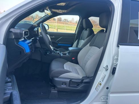 Used 2025 Toyota Tacoma TRD Off-Road image 36