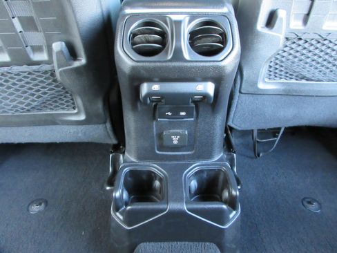 Used 2018 Jeep Wrangler Unlimited Rubicon image 22