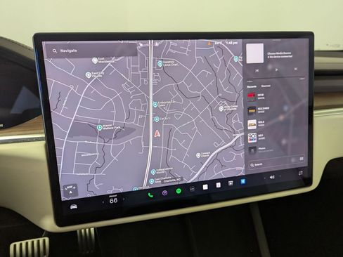 Used 2022 Tesla Model S image 12