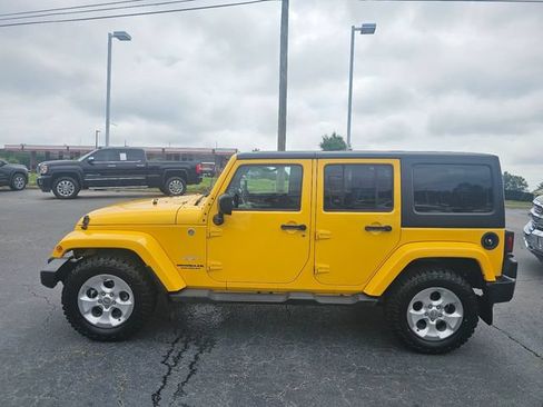 Used 2015 Jeep Wrangler Unlimited Sahara w/ Connectivity Group AWD/4WD image 5