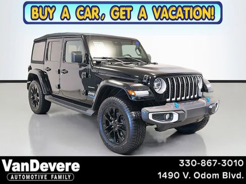 Used 2022 Jeep Wrangler Unlimited Sahara w/ Cold Weather Group AWD/4WD image 1
