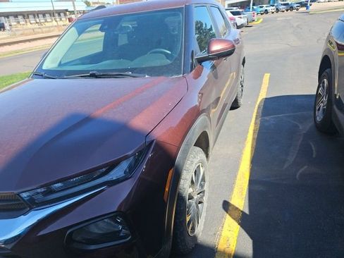 Used 2022 Chevrolet TrailBlazer LT w/ Premium Seating Package image 2