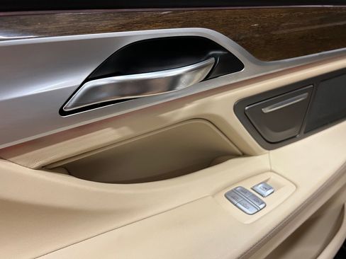 Used 2018 BMW 740i image 38