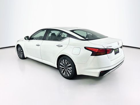 Used 2024 Nissan Altima 2.5 SV FWD image 5