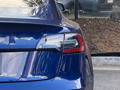 Used 2018 Tesla Model 3 Long Range RWD image 17