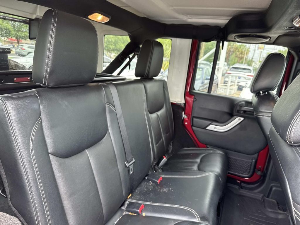 Used 2013 Jeep Wrangler Unlimited Rubicon w/ Connectivity Group AWD/4WD image 10