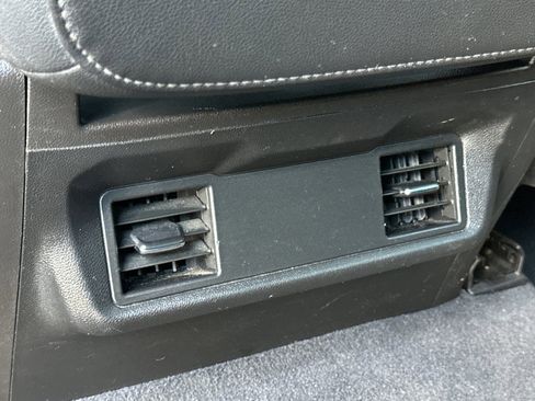 Used 2020 Chevrolet Silverado 1500 LT image 40