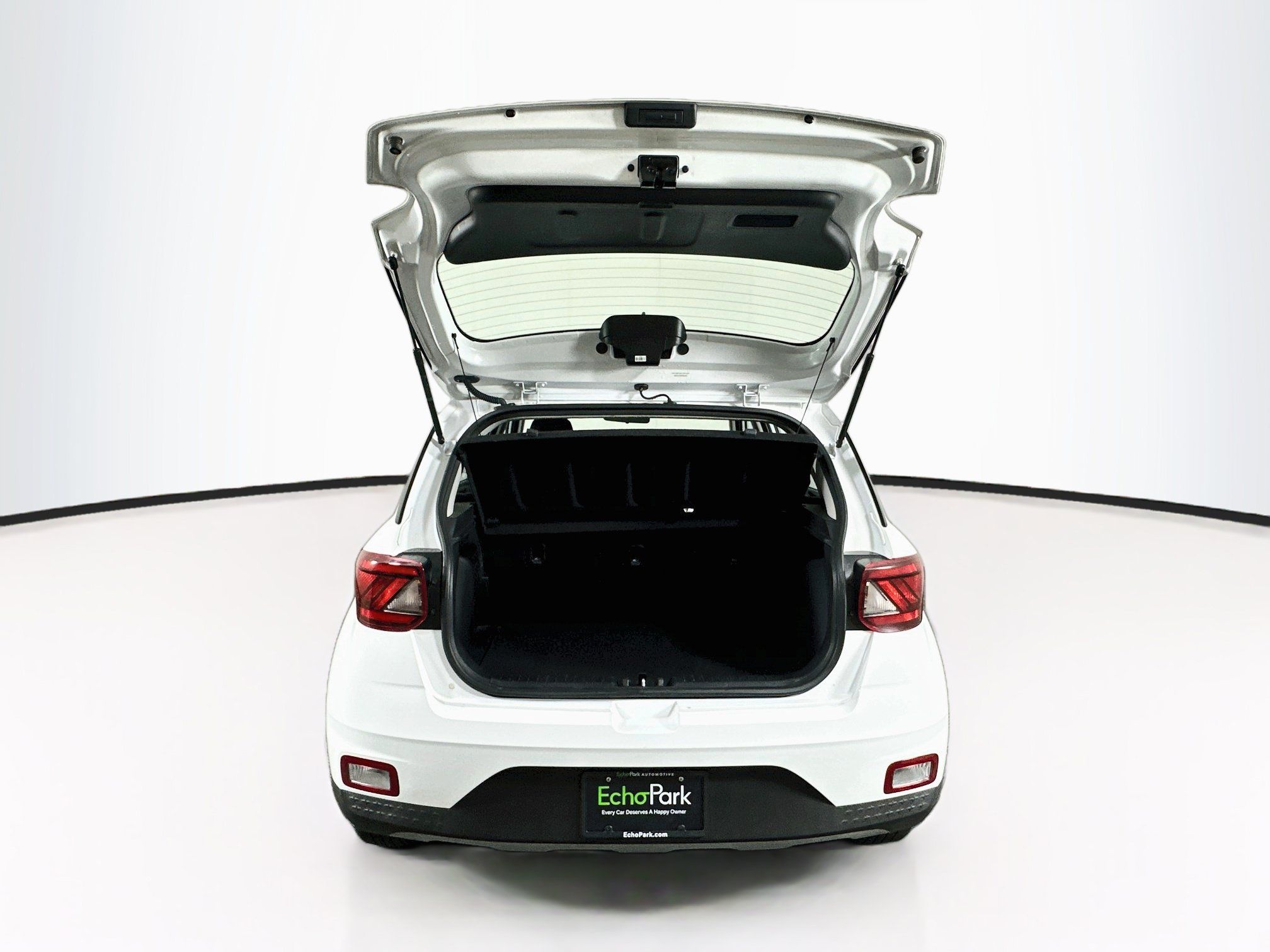 Used 2025 Hyundai Venue SEL FWD image 28
