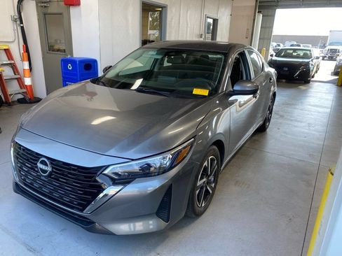 Used 2024 Nissan Sentra SV FWD image 2